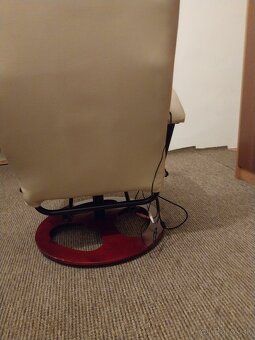 Elektrické masážne polohovacie kreslo . - 2