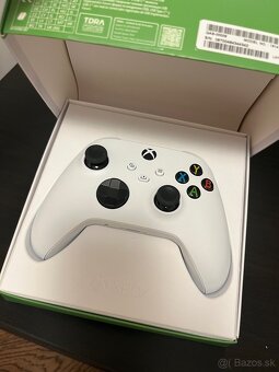 Xbox bezdrôtové ovládače – Carbon Black a Robot White - 2