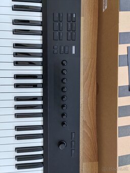 Predám MIDI klavesy Komplete A61 - 2