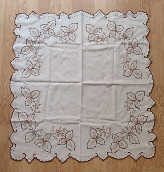 Set- vyšívané obrusy a dečky - 2
