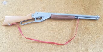 staré hračky- klavír a Colt LONE STAR , opakovačka - 2