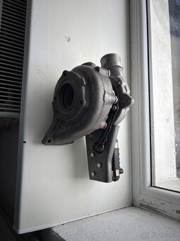 Predám turbo na Volvo 2,4 d5 136kw - 2