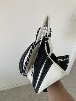 REZERVOVANE - Brankarske rukavice CCM Axis F5 jr - 2