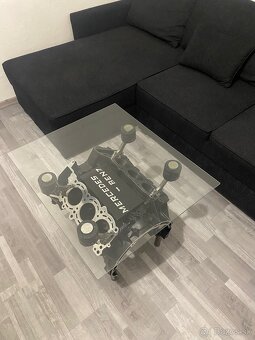 Stôl z motora Mercedes-Benz V6 - 2