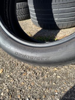 235/50R20 - 2