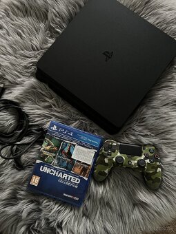 Playstation 4 slim - 2