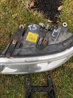 Predám predné svetla do vw T5 vw Touran facelift - 2