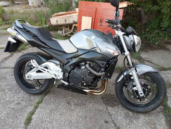 Suzuki GSR 600 - 2