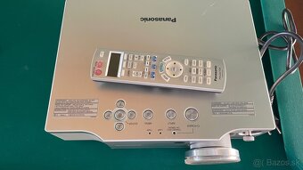 velký projektor PANASONIC - 2