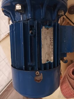 Snekova prevodovka s elektromotorom - 2