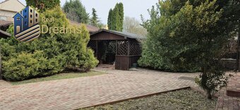 Exkluzívny 8-izbový rodinný dom s bazénom - Luxus a pohodlie - 2