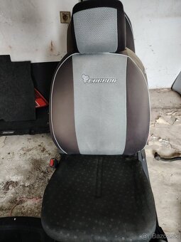 Sedacky Toyota Yaris 1,33 (2008) - 2