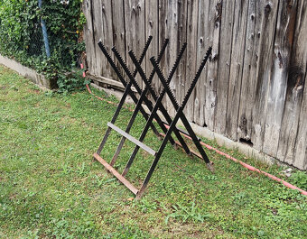Koza - stojan na rezanie dreva, železný, max. priemer 42 cm - 2