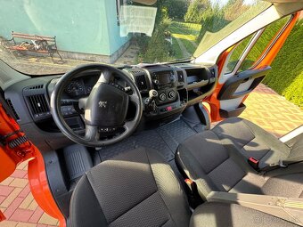 Prenájom 7-miestna dodávka 2.0 96kW ťažné - 2