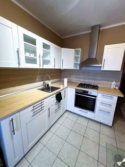 Veľký, slnečný, zariadený 3 izbový byt s loggiou,R5, Levice - 2