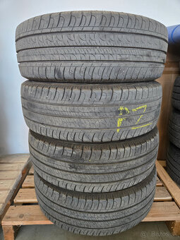 Predám 215/60 R17C Letné pneu - 2