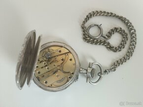 Strieborné naťahovacie hodinky z 19. storočia - 2