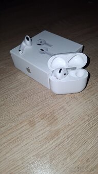 AirPods 4 s ANC - 2