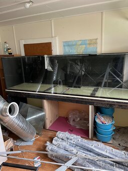Predám nadrozmerné akvárium o rozmere 320x80x75 cm - 2