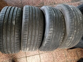 215/55 R17 - 2