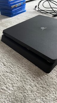 PlayStation 4 Slim + 2 ovládače + 6 hier - 2