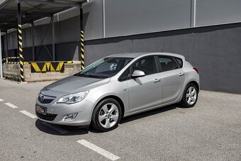 Opel Astra 1.6 ECOTEC 85kW Enjoy M5 03/2012 - 2