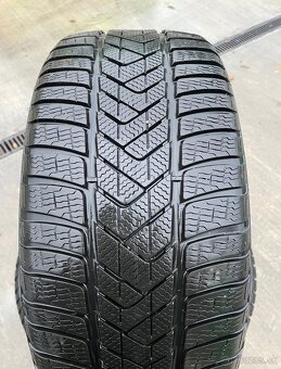 235/40 R19 zimné Pirelli - 2