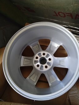 16" TOYOTA 3 ks originál. - 2