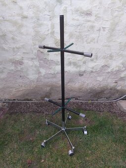 Pojazdný stojan na pneumatiky - 2