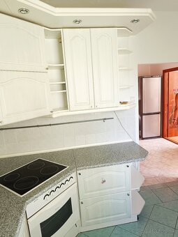 Prenajmeme 3 izbový byt Madridská - 2