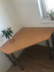 Kvalitný stôl s príručným stolíkom na kolieskach + stolička - 2