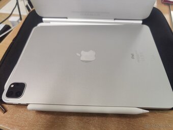 iPad Pro 11” M1 + Magic Keyboard + Apple Pencil 2 – TOP STAV - 2