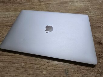 Macbook air 2019 s retina displejom plnefunkcny ma len bezne - 2