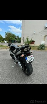 Suzuki GSR600 - 2