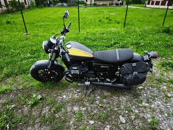 Moto Guzzi V9 BOBBER - 2