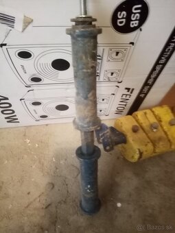 Predám diely na malo traktor tera vari - 2
