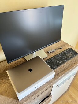 Predám macbook air m1 2020 + Dell P2723DE 27" QHD + Logitec - 2