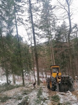 Práca traktoristu v lese na LKT - 2