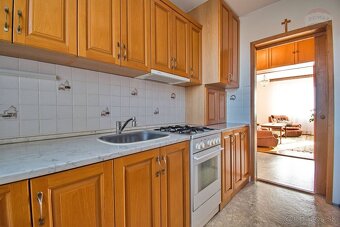 Na predaj 3 izbový byt, 65 m2, lodžia, čiastočná obnova, Nem - 2