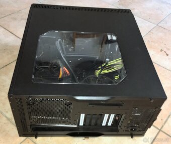 Predám PC skrinku so sieťovým zdrojom HX750 - 2