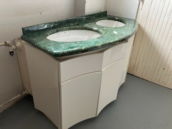 Exkluzívna kúpelňová skriňa s umývadlom - 2