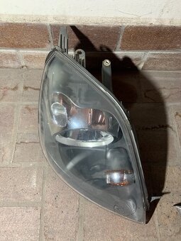 FORD FIESTA PREDNE SVETLA MK5 - 2