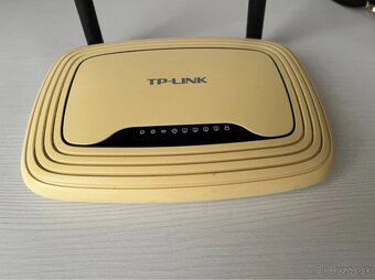 TP Link Wi-Fi router - 2