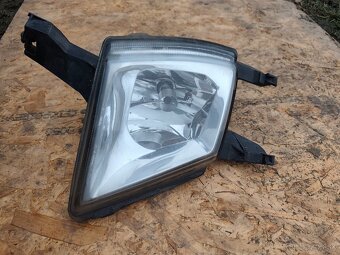 Predná pravá hmlovka Peugeot 407 - 2