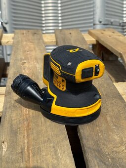 AKU excentrická brúska Dewalt - 2