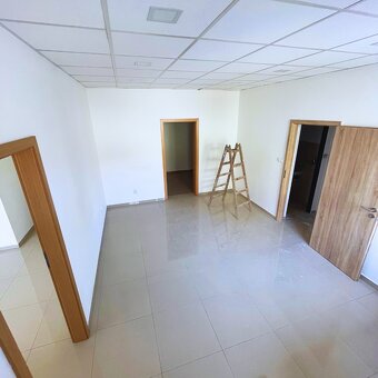 KANCELÁRIA KRUPINA, 39 m2 - BUDOVA POLIINVEST - 2