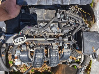Predám komplet motor 2,0benzin - 2