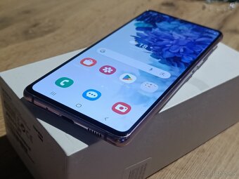Samsung Galaxy S20 FE - 2