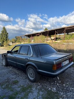 BMW e30 324d chromak - 2