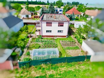 Dvojpodlažný rodinný dom s nádhernou výmerou - 2